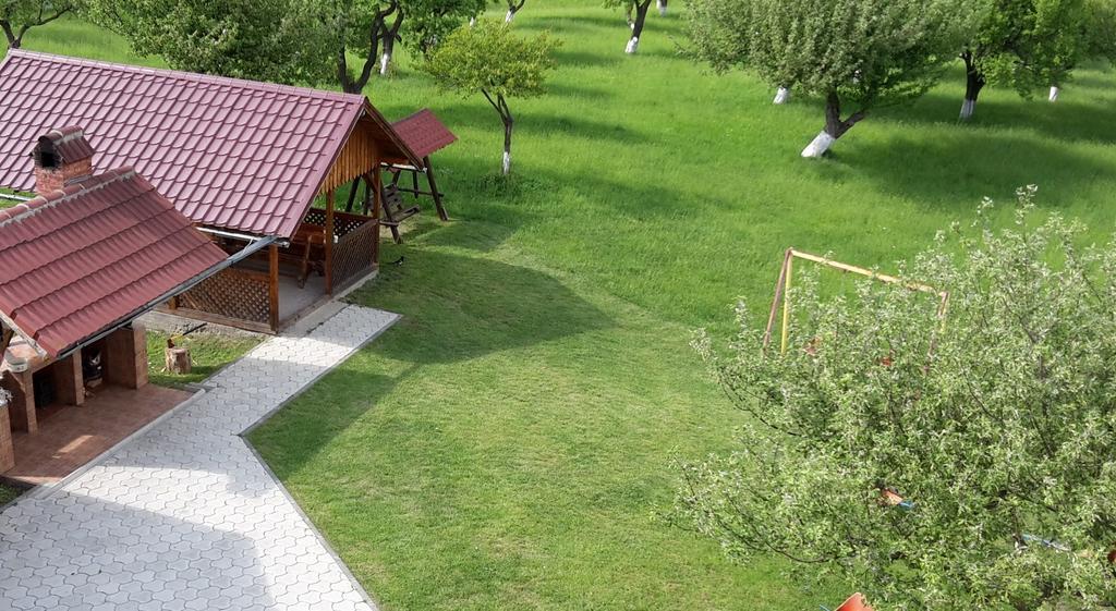 Pensiunea Din Livada Бран Екстериор снимка
